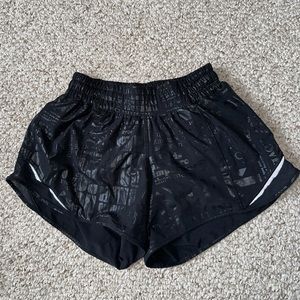 COPY - Lululemon *RARE* Hotty Hot shorts Manifesto black size 4 Tall